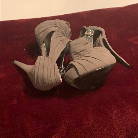 Shoes - Picture 3 of 4